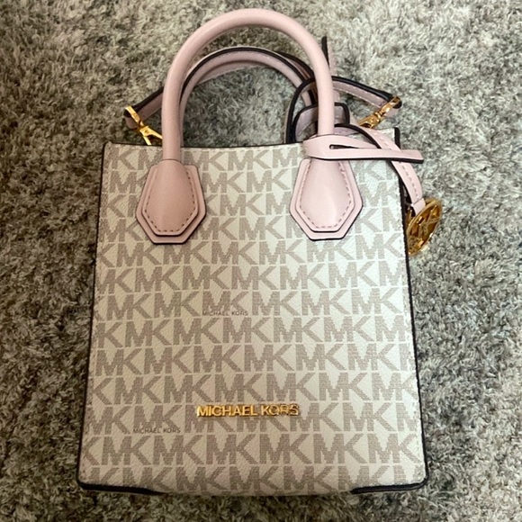 Michael Kors Handbags - Michael Kors mini 🌺🌺🌺